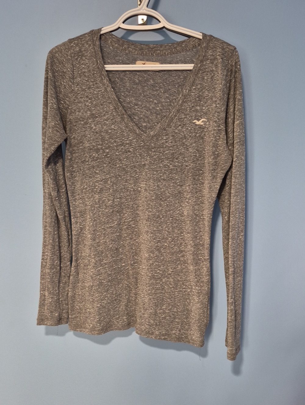 Hollister Heather Gray V-Neck Long Sleeve Tee